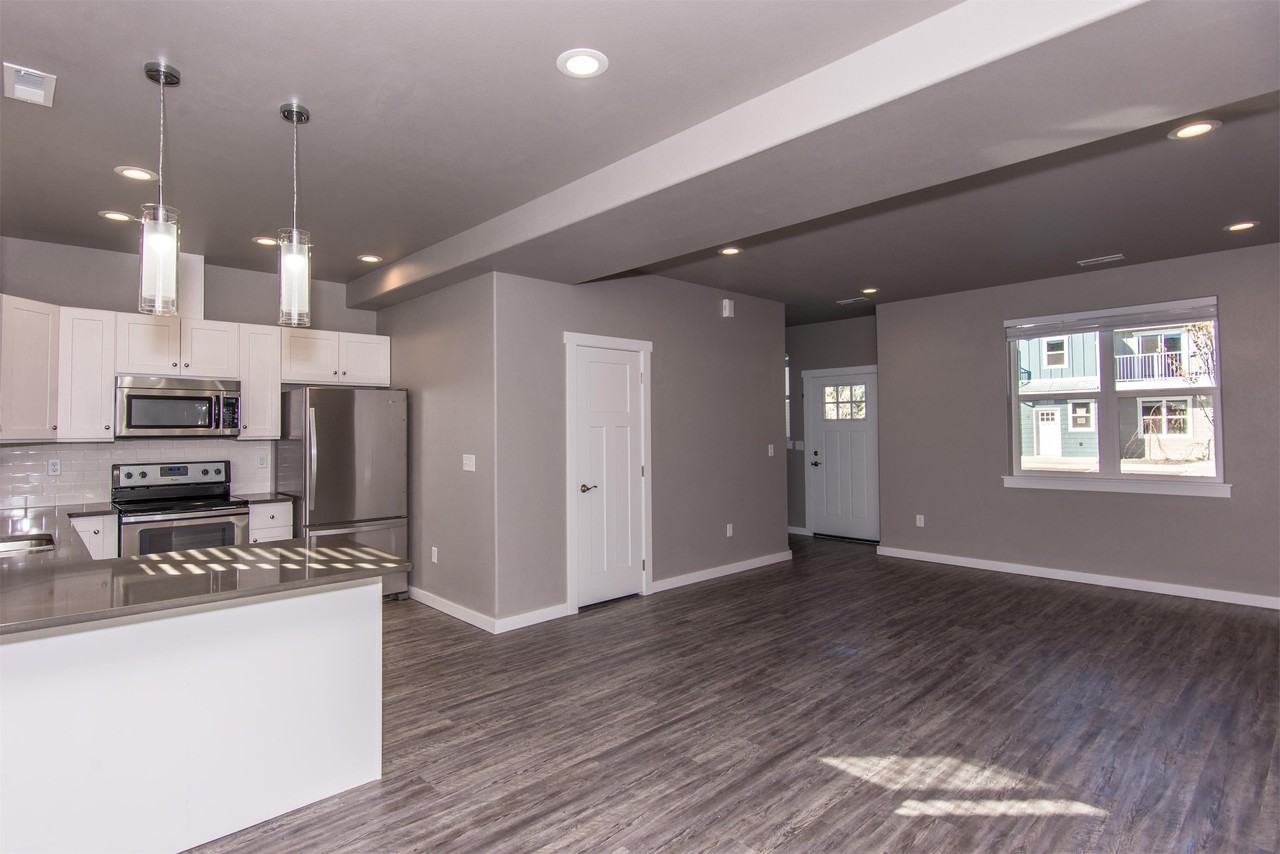 924 S Division St #121