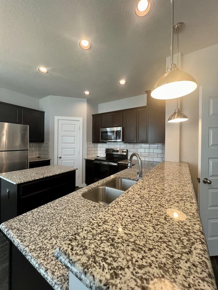 374 Creekside Curve New Braunfels, Tx. #1 - Photo 3 of 36