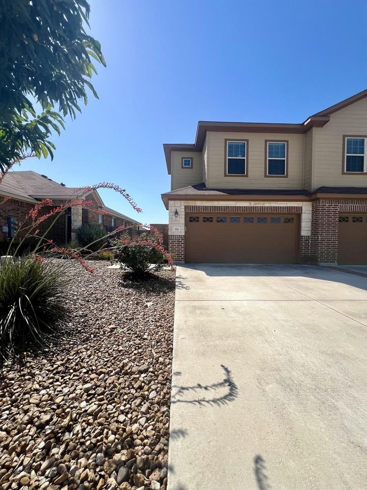 374 Creekside Curve New Braunfels, Tx. #1 - Photo 4 of 36