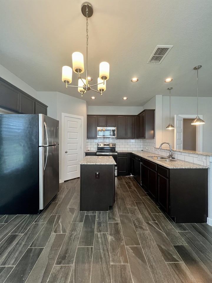 374 Creekside Curve New Braunfels, Tx. #1 - Photo 5 of 36