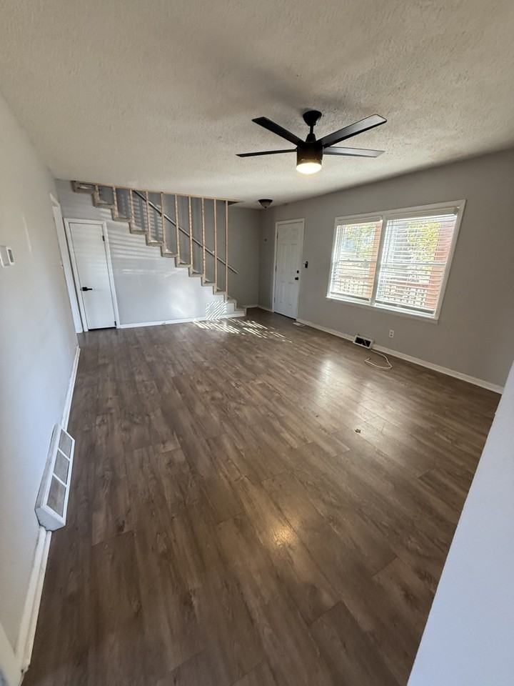 812 S 94th St - Photo 2 of 14