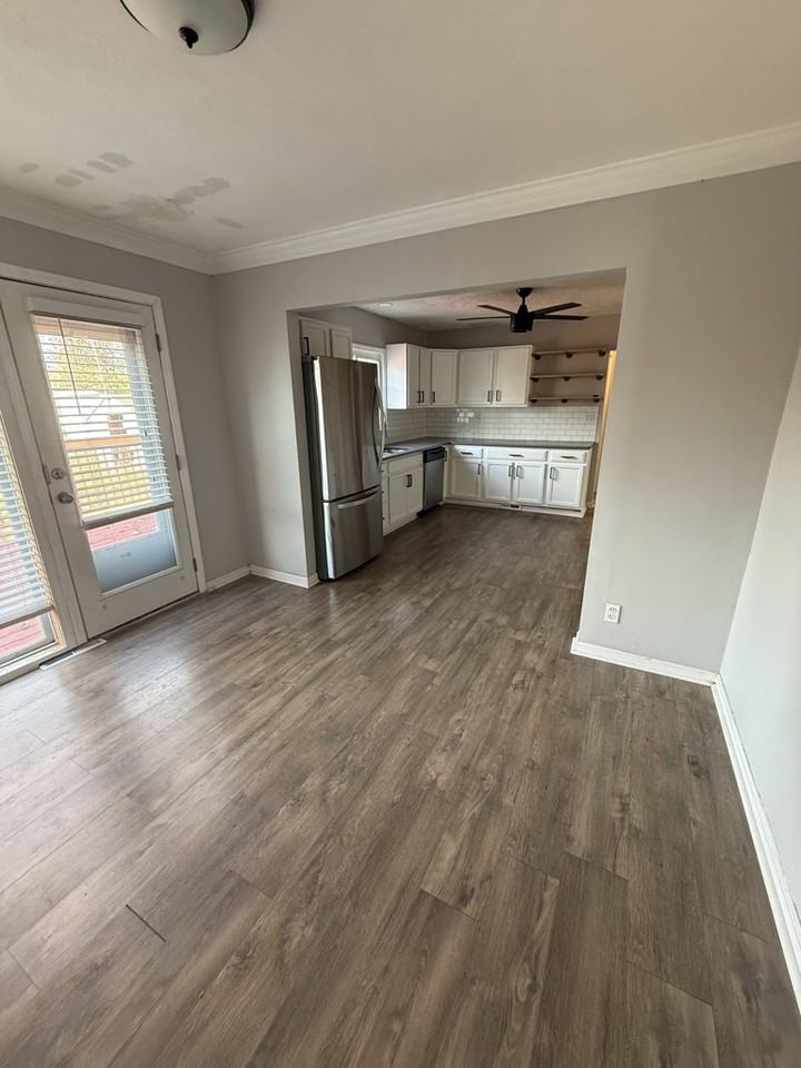 812 S 94th St - Photo 6 of 14