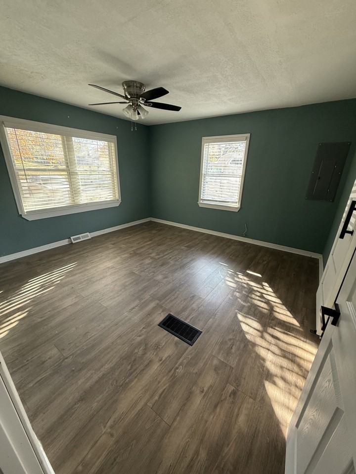 812 S 94th St - Photo 7 of 14