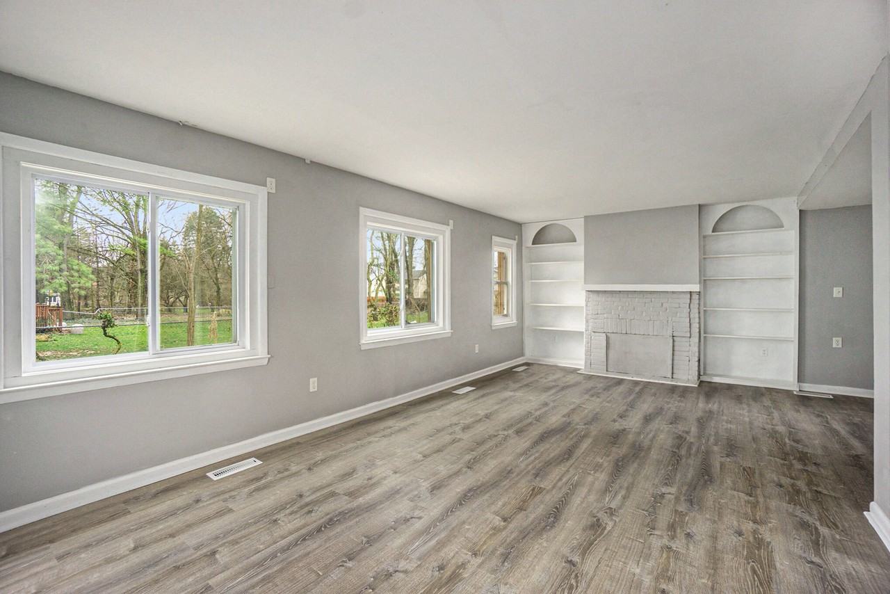 3215 Grand Prairie Rd #E - Photo 5 of 15