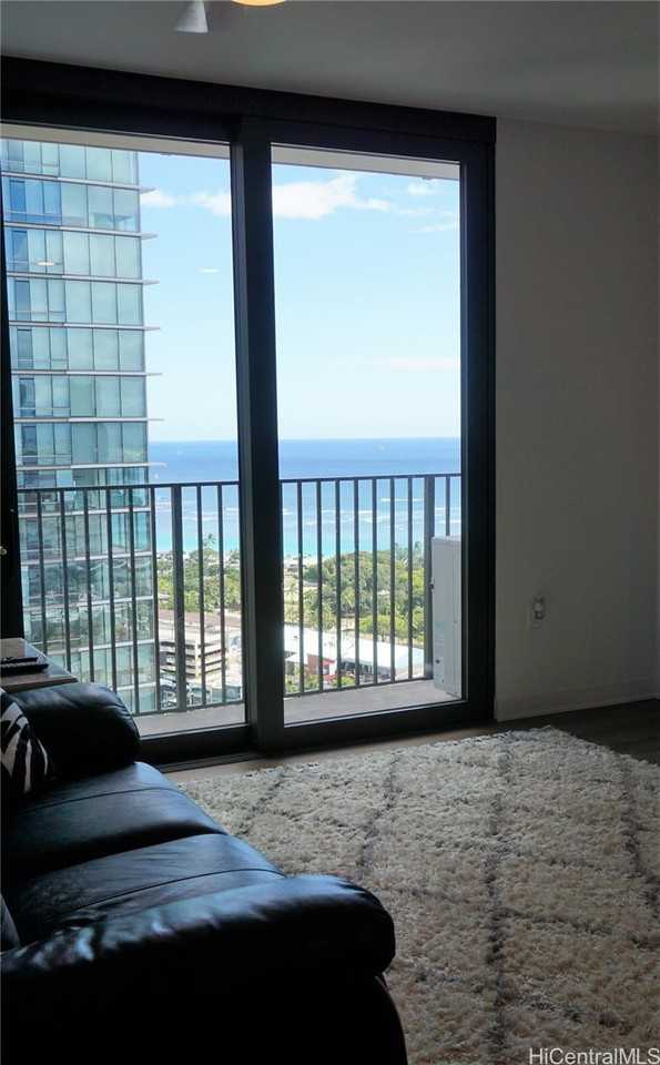 987 Queen Street #2504 - Photo 7 of 21