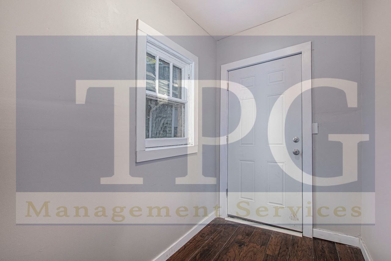 4241 Charlotte St - Photo 2 of 23