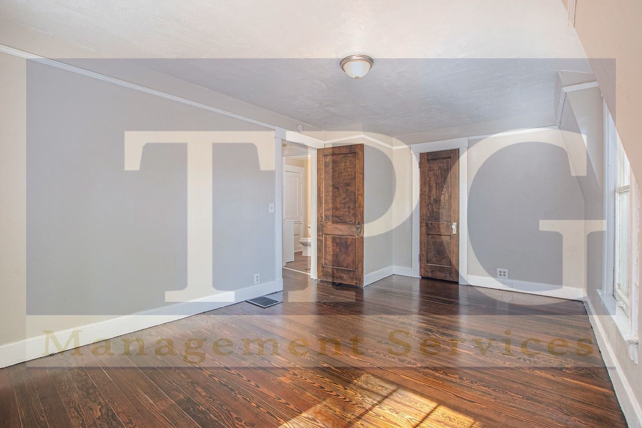 4241 Charlotte St - Photo 6 of 23