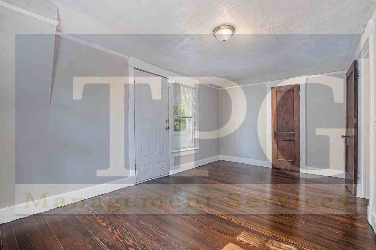 4241 Charlotte St - Photo 5 of 23