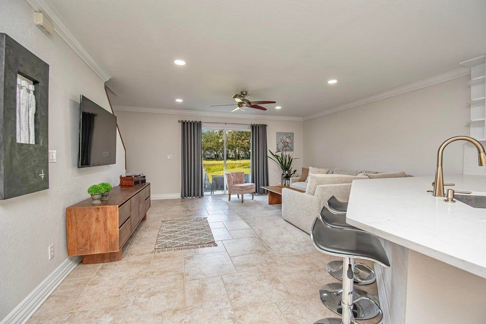 16081 Sierra Palms Drive - Photo 2 of 32