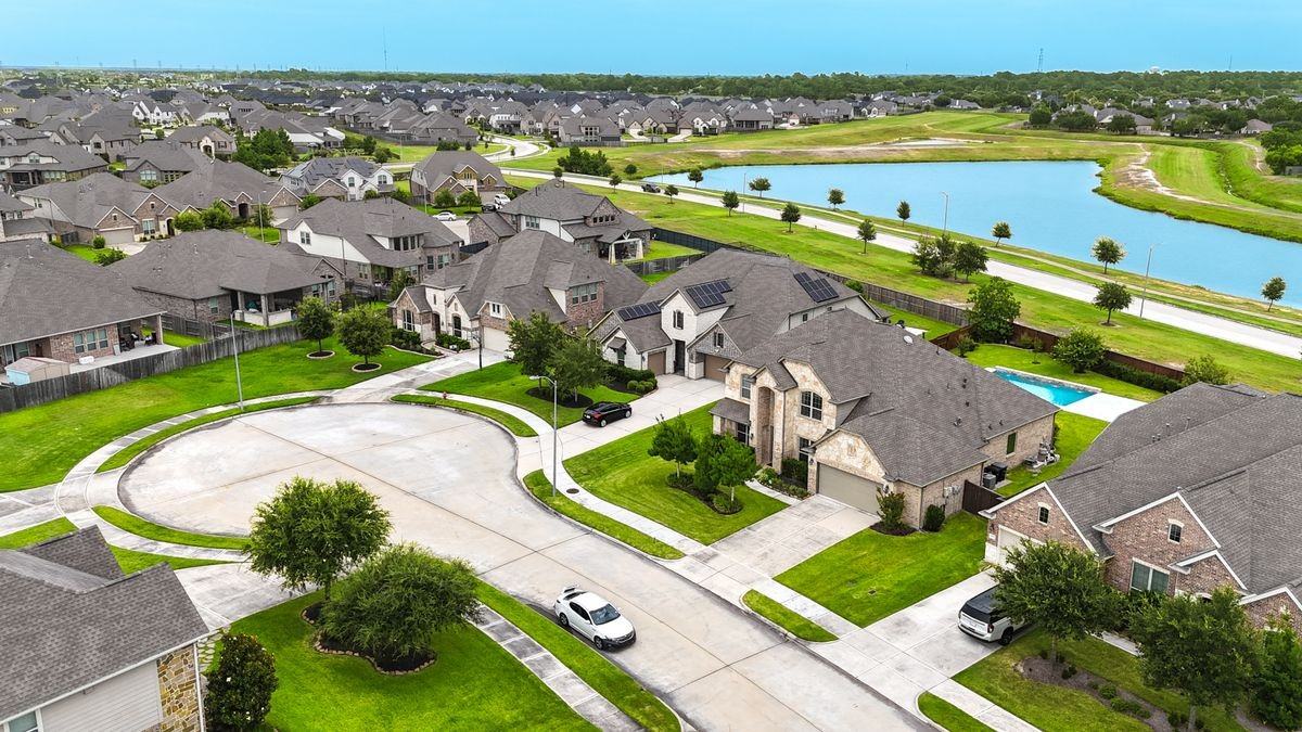 6611 Hollow Bay Court - Photo 2 of 7