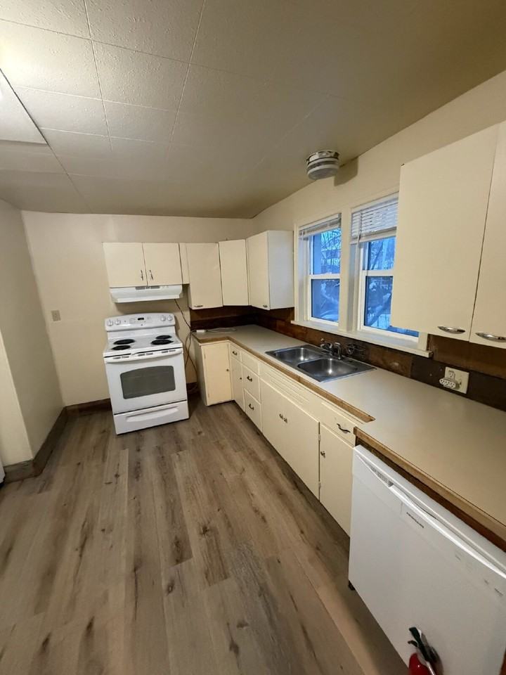 424 N Rouse Ave - Photo 2 of 7