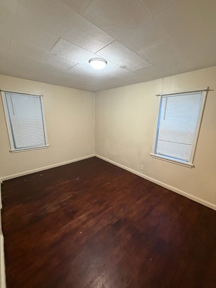 424 N Rouse Ave - Photo 5 of 7