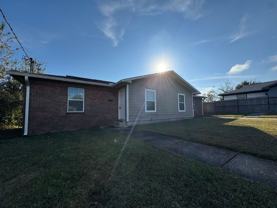 4006 East 11th Street #Apt D - Photo 1 of 1