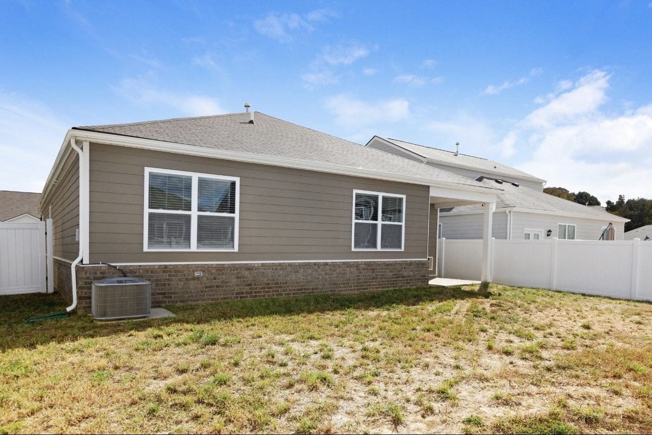 7300 Sunny Parks Dr - Photo 5 of 32