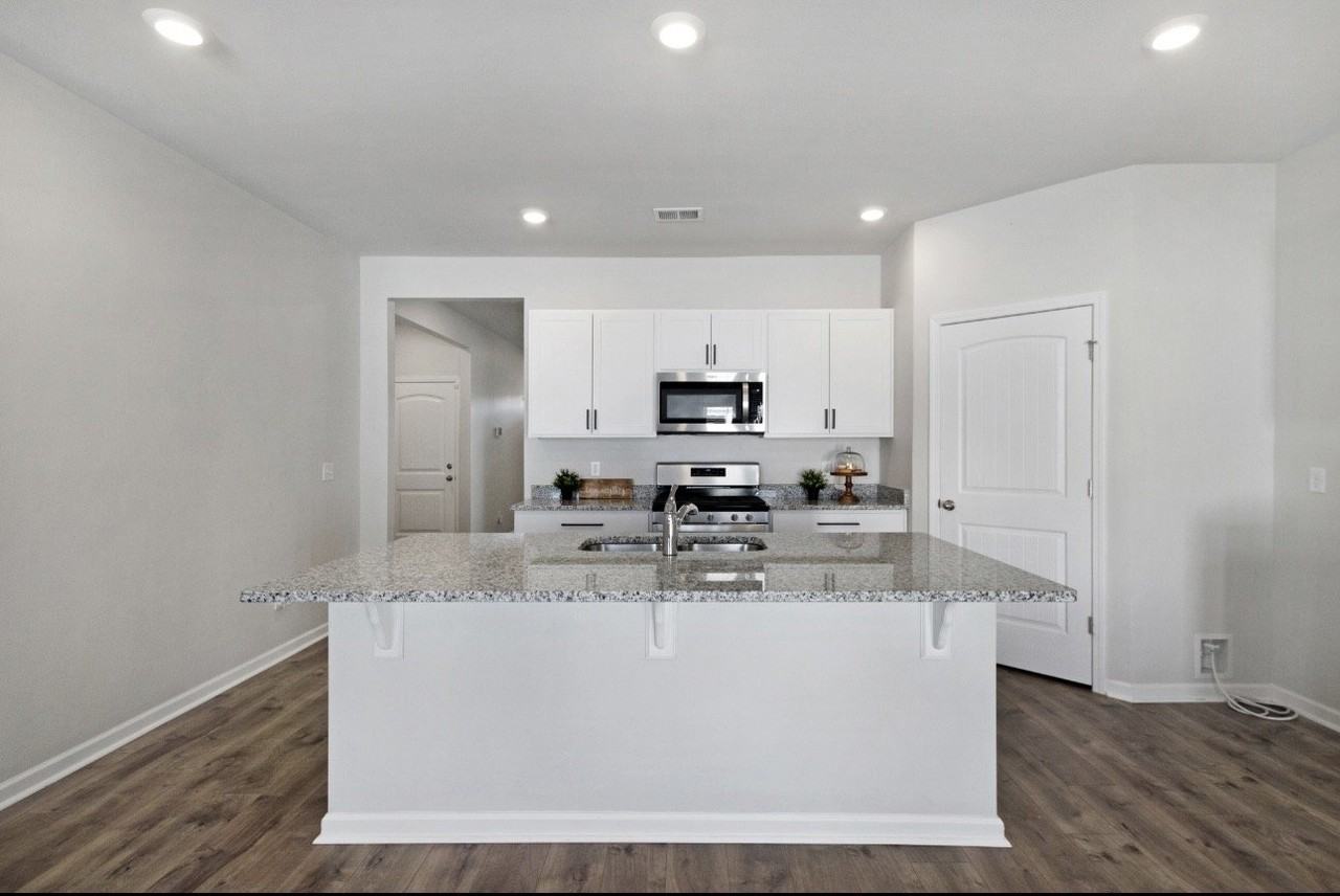 7300 Sunny Parks Dr - Photo 6 of 32