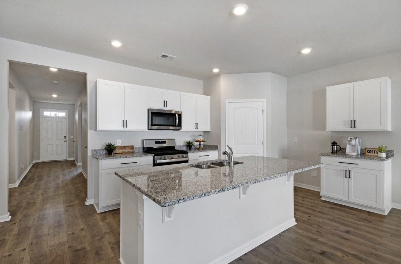 7300 Sunny Parks Dr - Photo 7 of 32