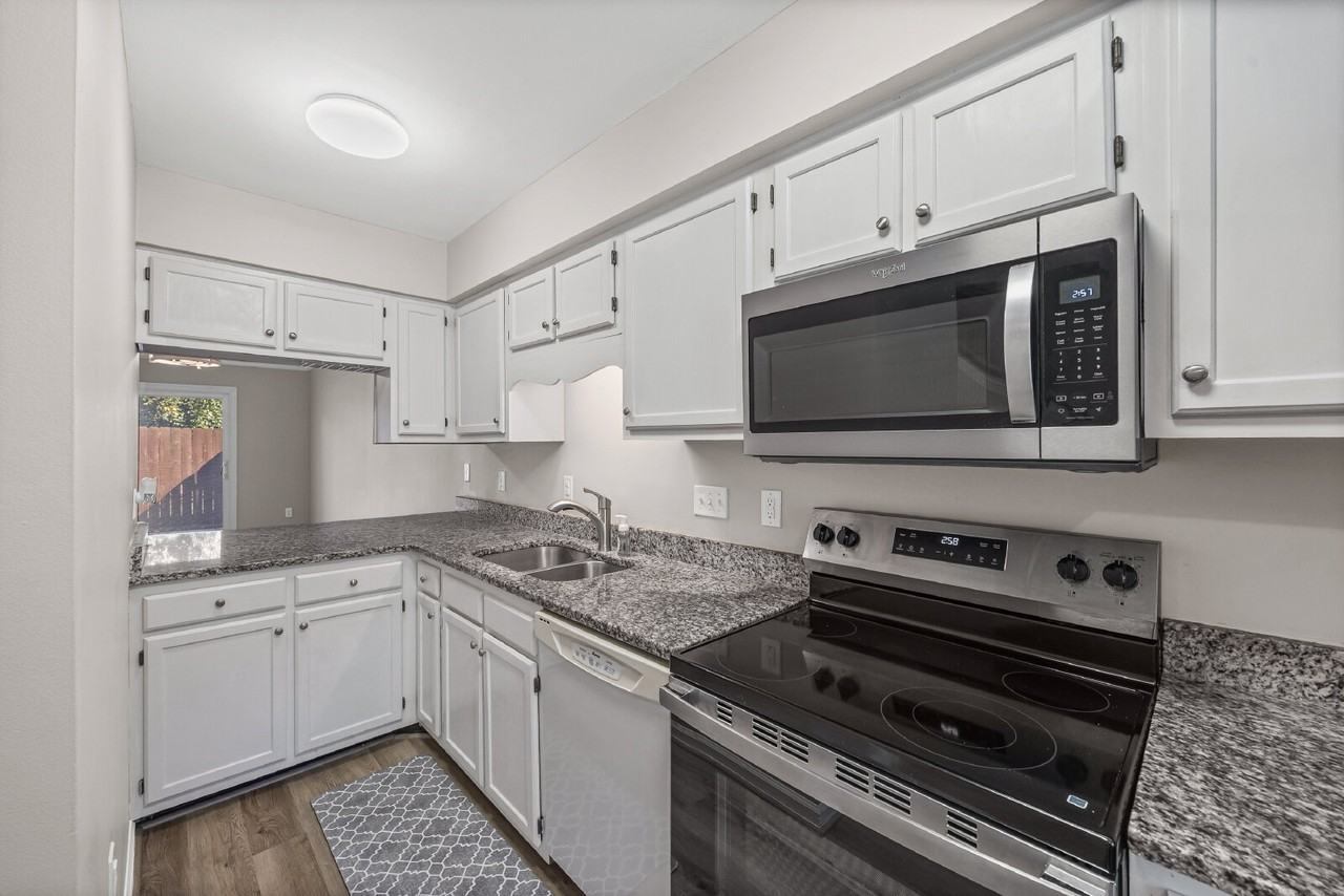 704 Heritage Pkwy - Photo 3 of 21