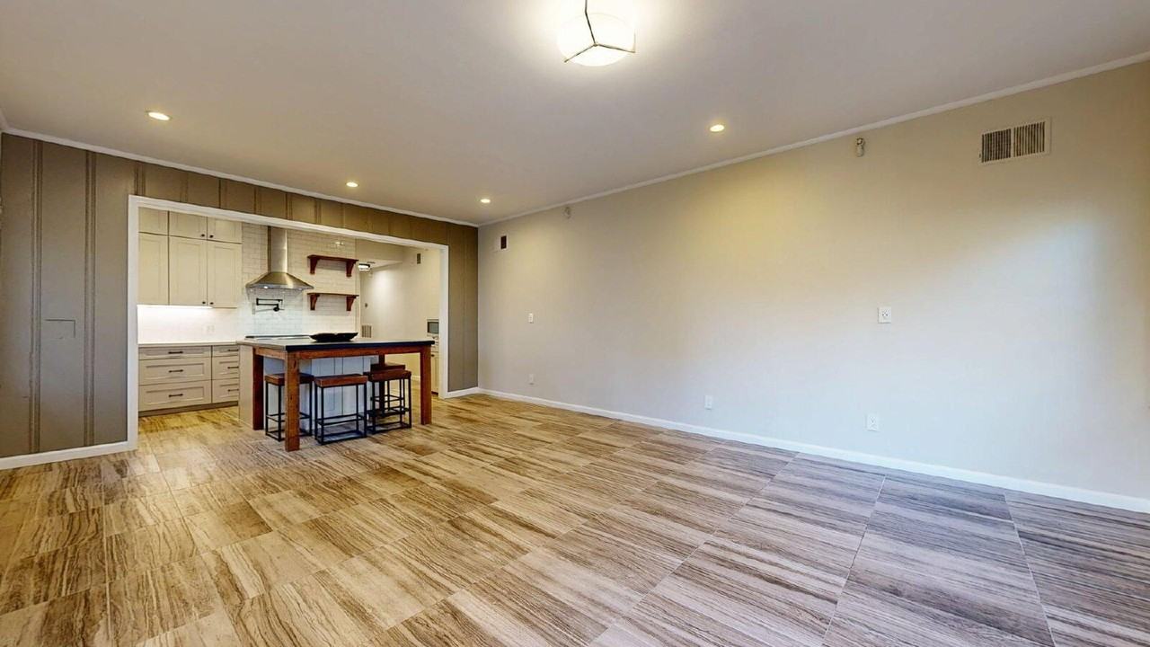 2839 Pierce St - Photo 3 of 17