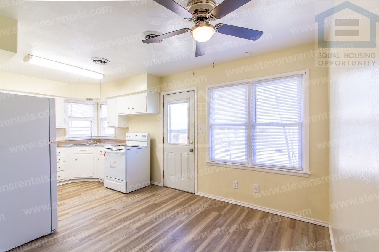 2805 Nw 23rd St - Photo 6 of 36