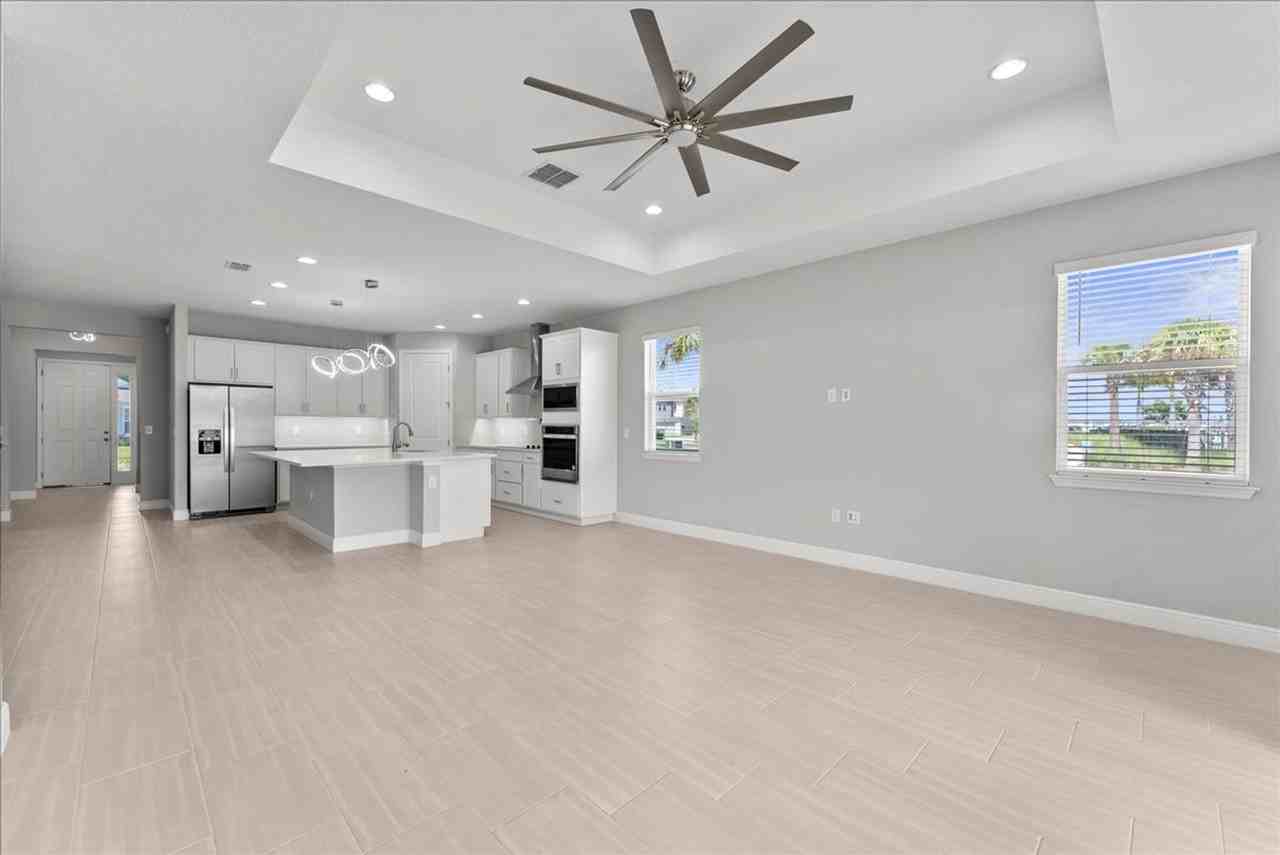 19105 Planetree St - Photo 7 of 34