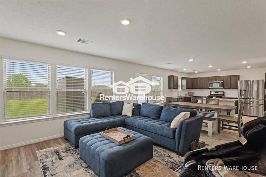 4826 Hickory Deer Lane - Photo 3 of 17