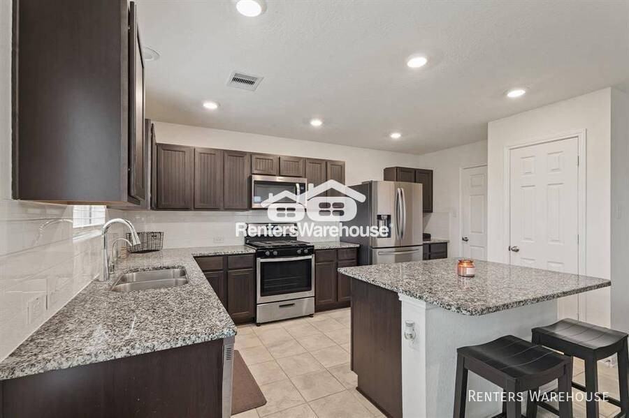 4826 Hickory Deer Lane - Photo 4 of 17