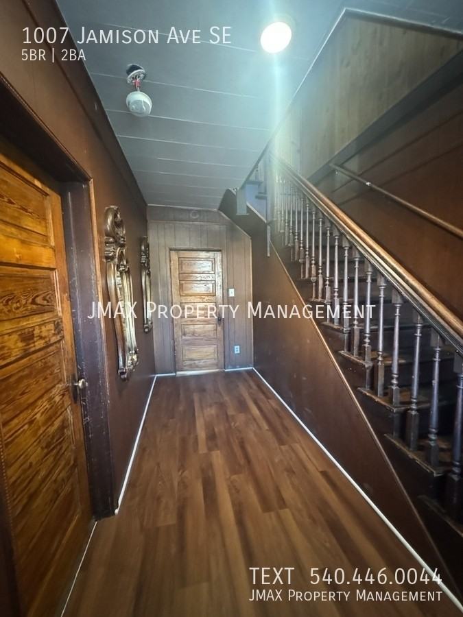 1007 Jamison Ave Se - Photo 2 of 15