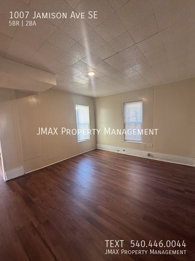 1007 Jamison Ave Se - Photo 4 of 15