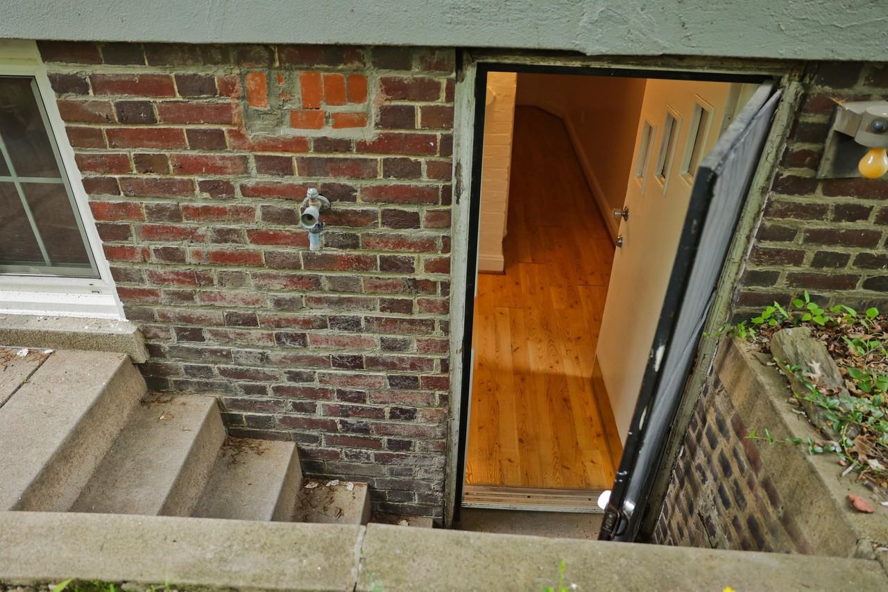 1819 Lamont St Nw #1 - Photo 6 of 12