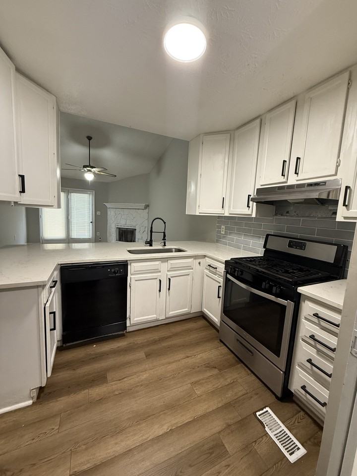 7187 Williamsburg Dr #1 - Photo 7 of 13