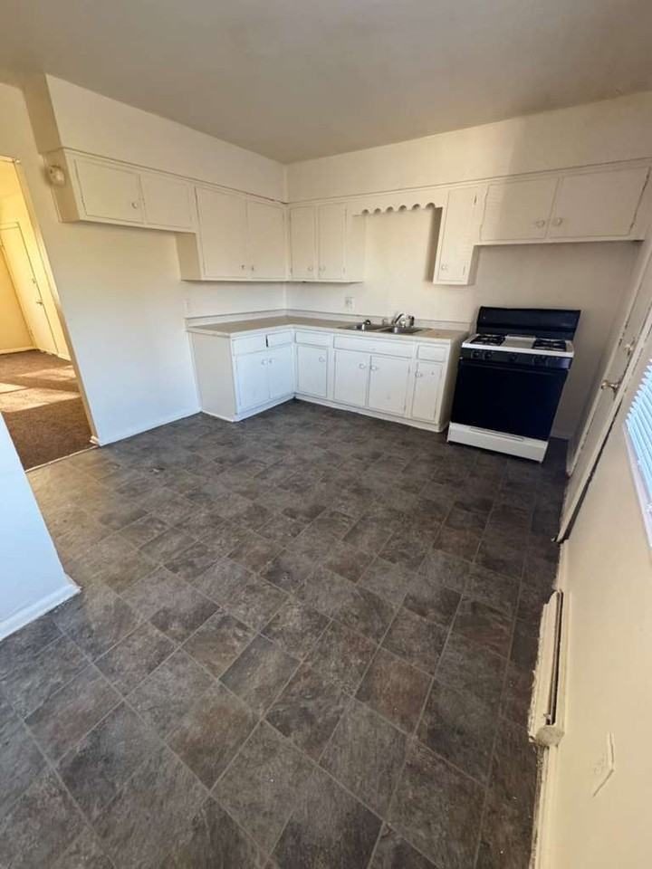 7900 W Bender Ave #2 - Photo 4 of 7