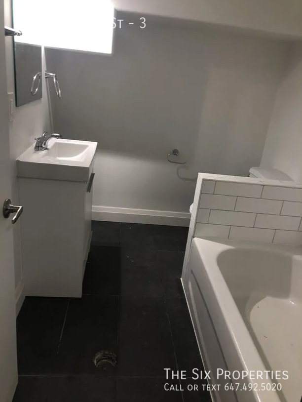 179 Markham St #3 - Photo 7 of 9