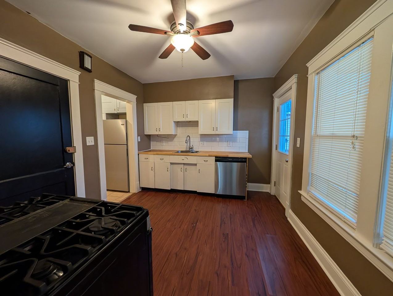 1560 Coutant Ave - Photo 3 of 31