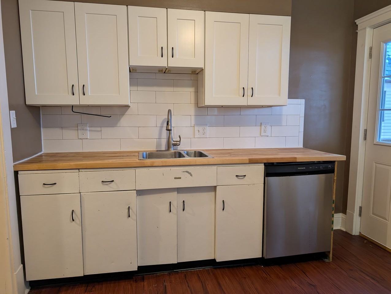 1560 Coutant Ave - Photo 4 of 31