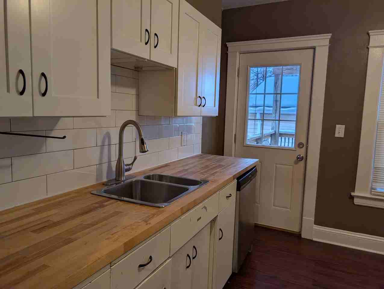 1560 Coutant Ave - Photo 5 of 31