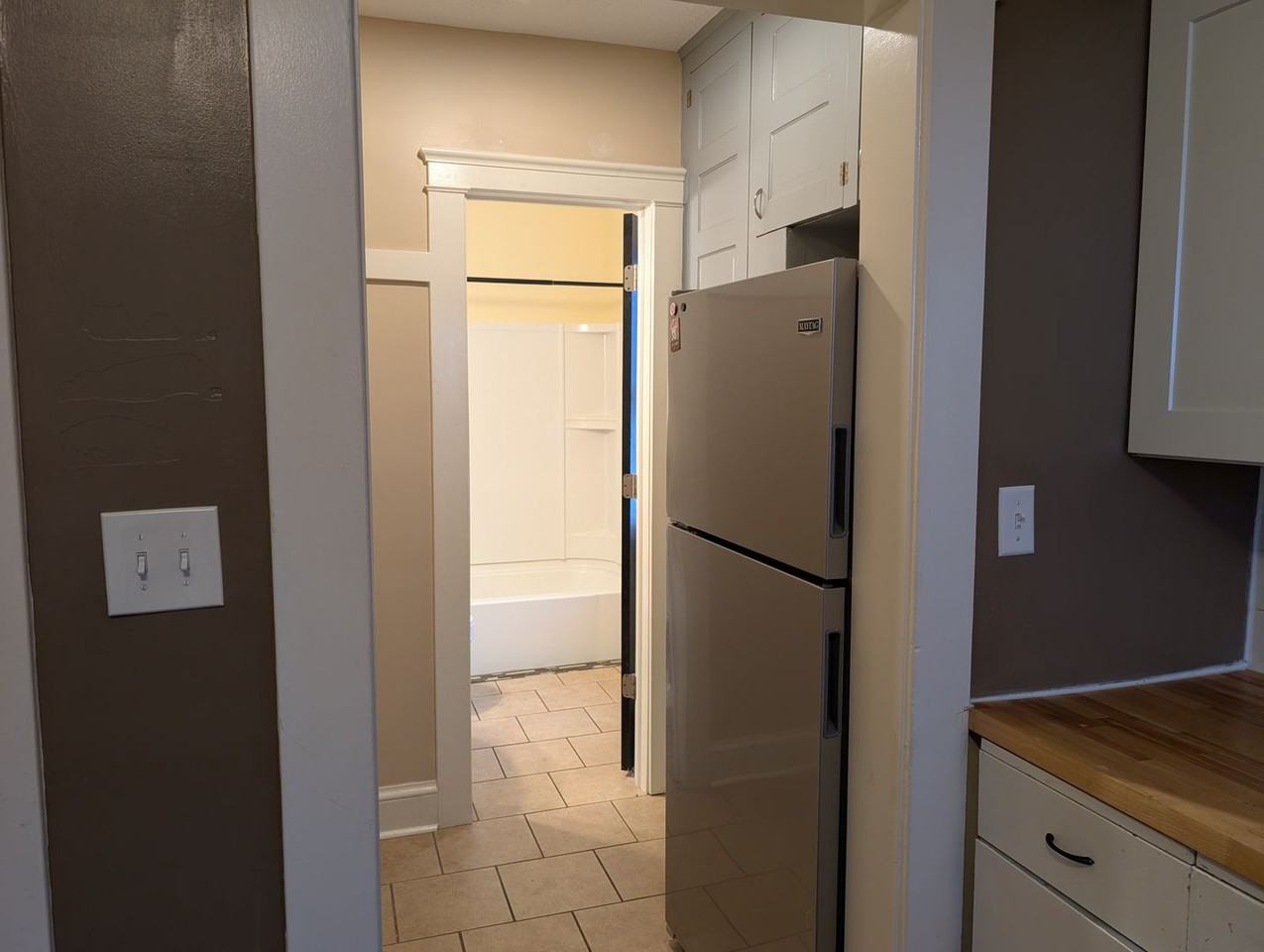 1560 Coutant Ave - Photo 6 of 31