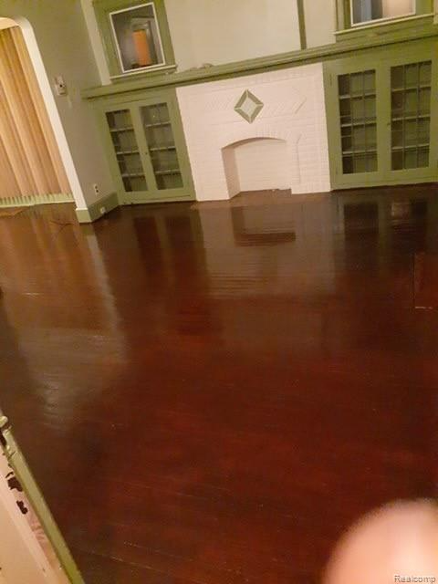 15518 Snowden Avenue - Photo 5 of 10