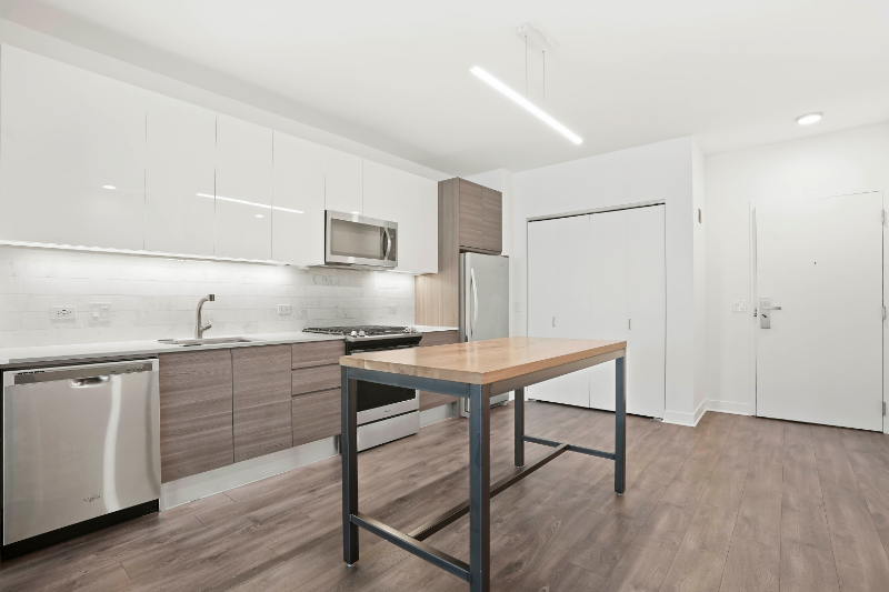 210 W Hubbard St - Photo 4 of 18