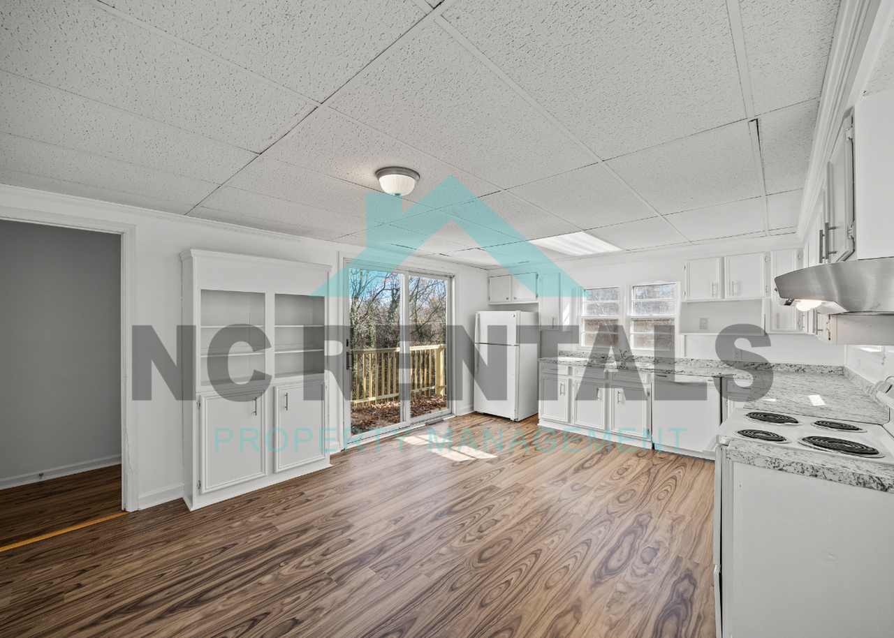 721 Davis St - Photo 6 of 24