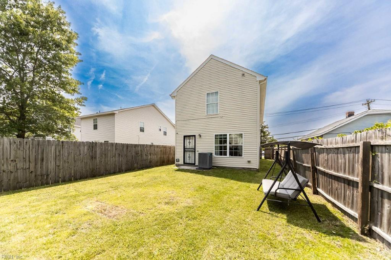 116 Truxton Ave - Photo 2 of 7