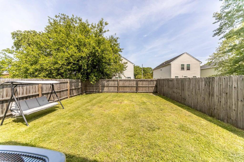 116 Truxton Ave - Photo 3 of 7