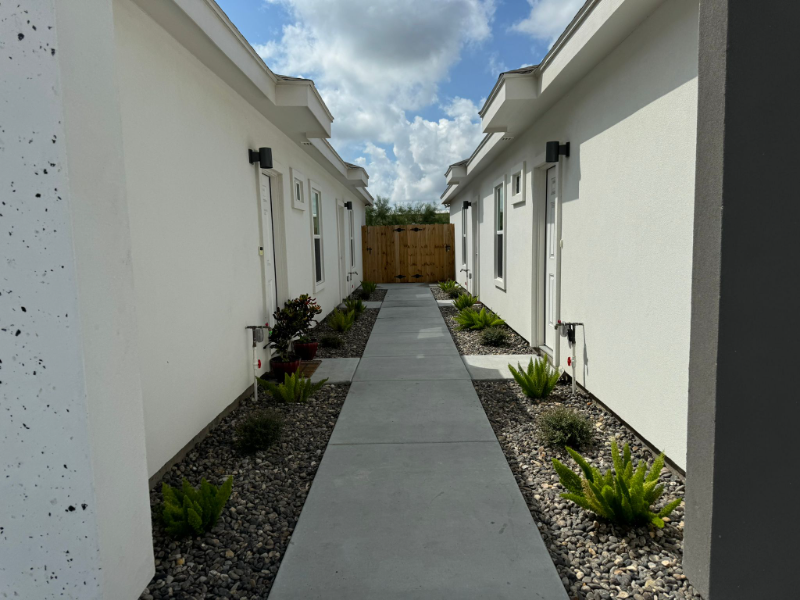 433 E Acacia St #4 - Photo 6 of 11