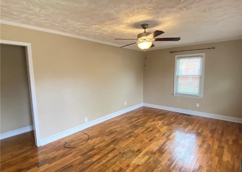 604 Odom Dr - Photo 2 of 12