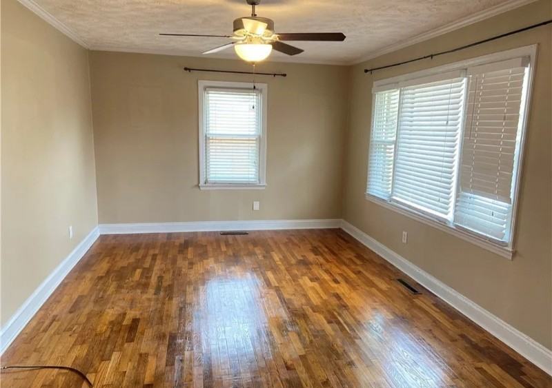 604 Odom Dr - Photo 3 of 12