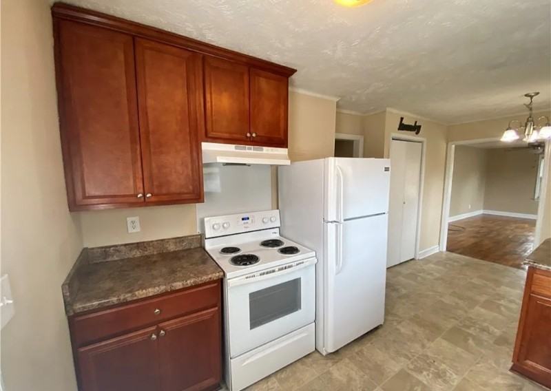 604 Odom Dr - Photo 6 of 12