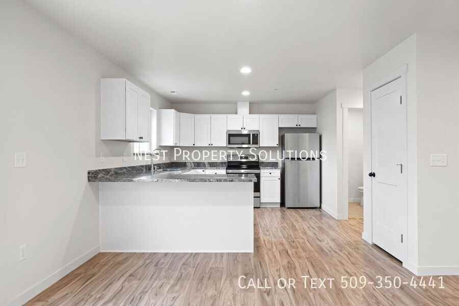 215 W 1st St #14 - Photo 2 of 50