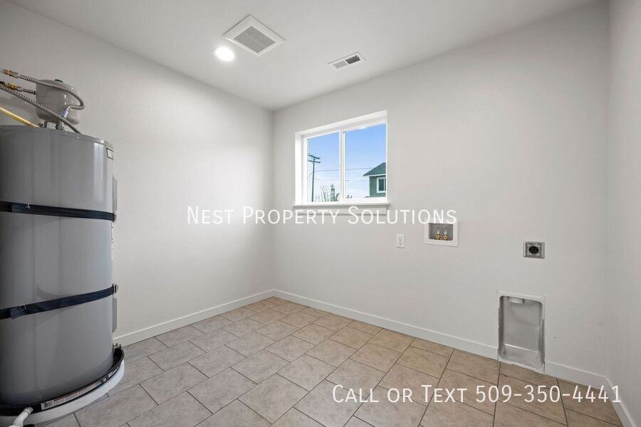 215 W 1st St #14 - Photo 4 of 50