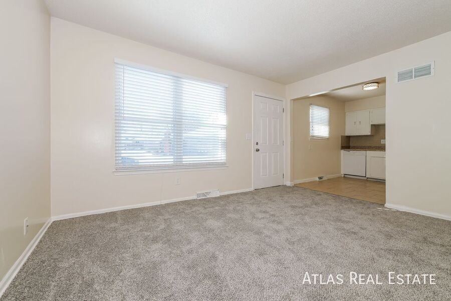 906 Se 3rd Ter #B - Photo 2 of 19