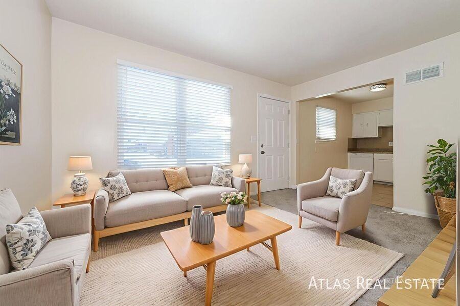 906 Se 3rd Ter #B - Photo 3 of 19