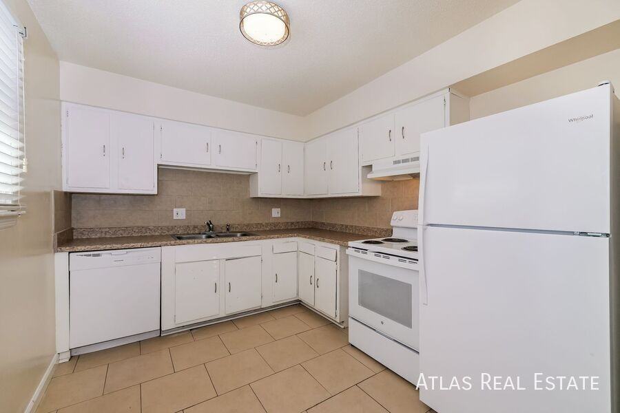 906 Se 3rd Ter #B - Photo 6 of 19